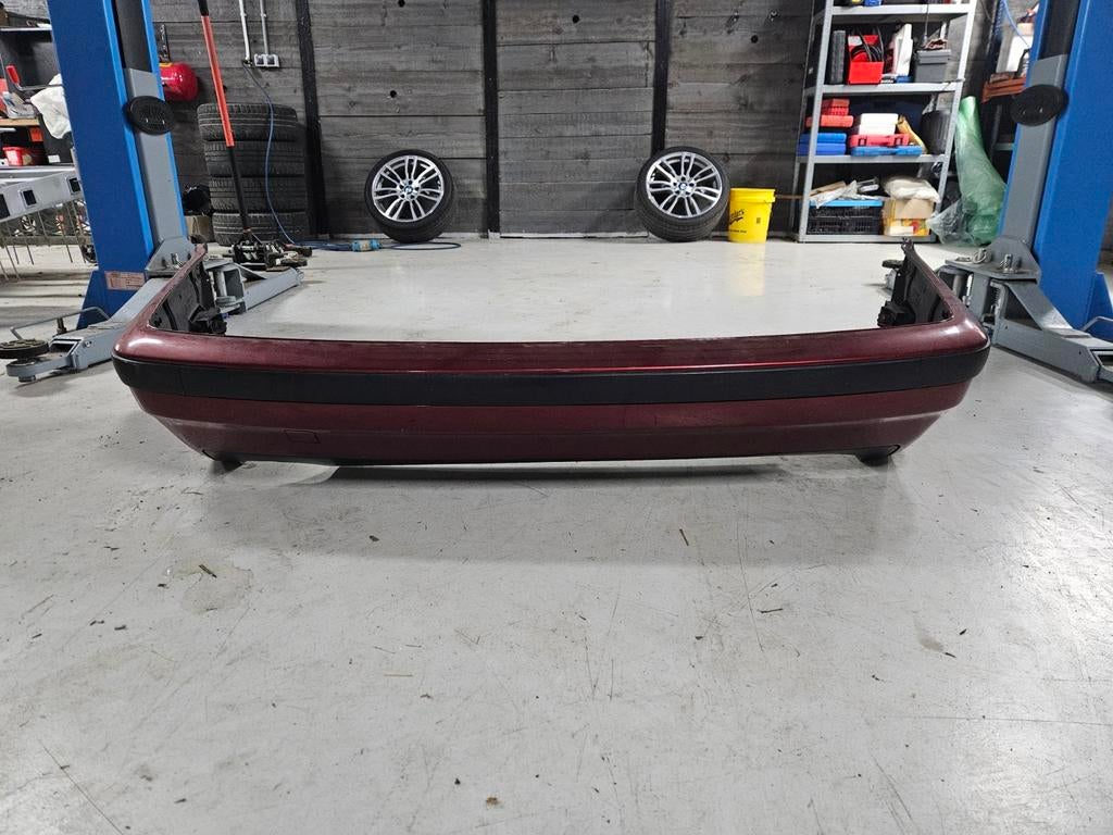 Achterbumper BMW E36 sedan Calypsorot, Auto-onderdelen, Carrosserie en Plaatwerk, Ophalen, Gebruikt, Achter, Bumper