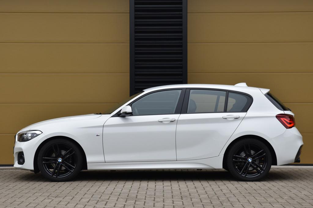 BMW 1-serie 118i Executive * M-Sportpakket * Dealeronderhoud, Gebruikt, Met garantie (alle), Wit, 650 kg