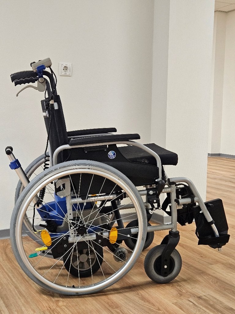 Vermeiren rolstoel D100 met V-drive aandrijving, Ophalen, Inklapbaar, Zo goed als nieuw, Duwrolstoel