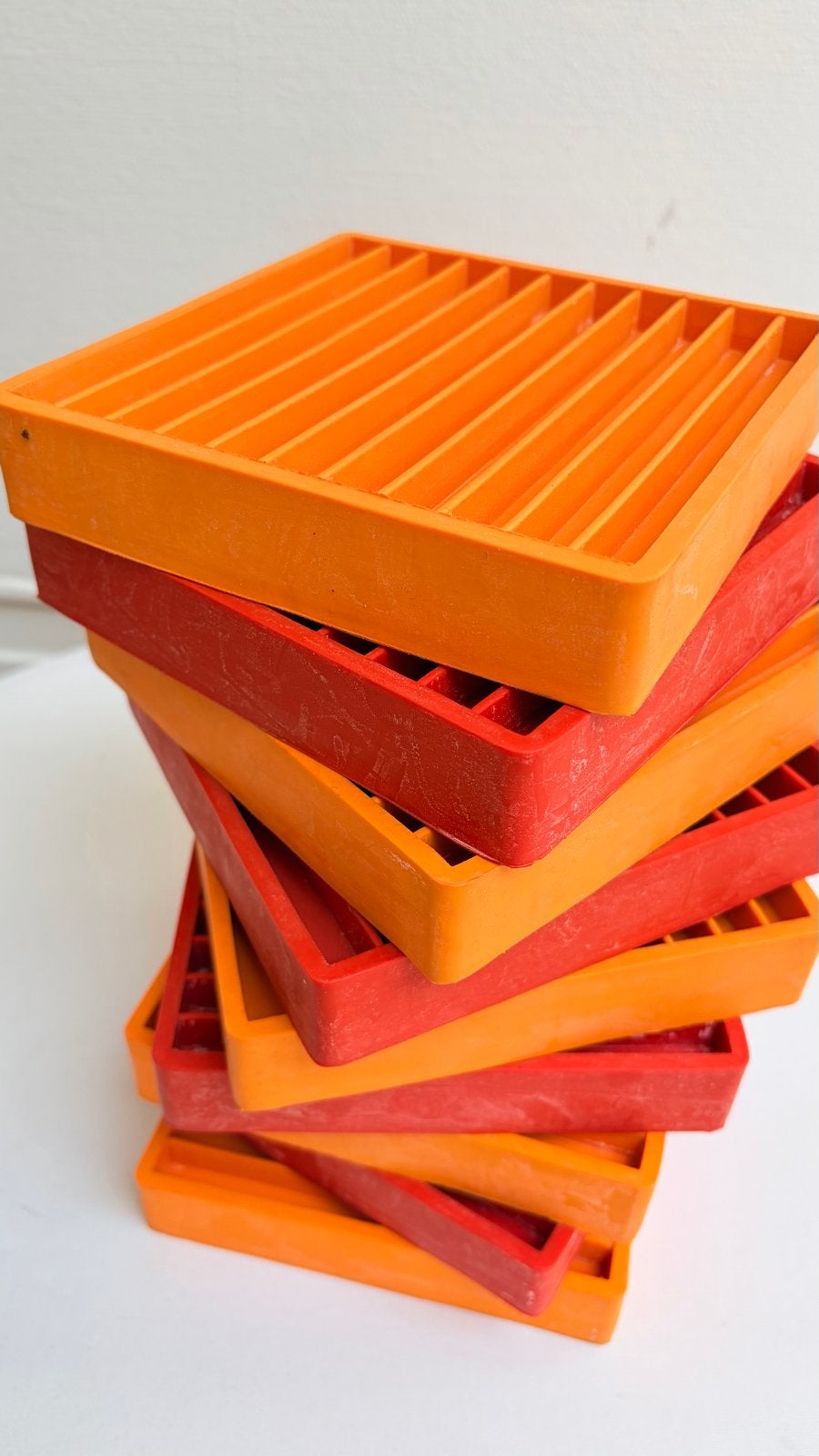 IKEA FRAGG CD Standaards - Oranje & Rood (Set van 9), Huis en Inrichting, Vintage, Gebruikt, Meerkleurig, Kunststof