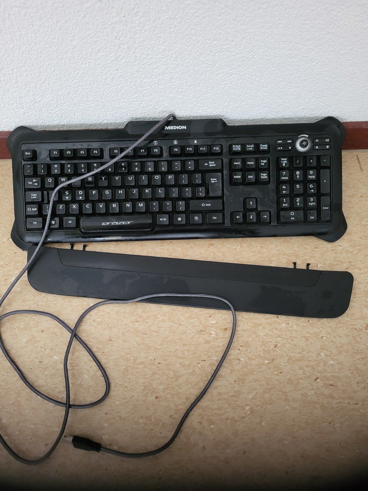 Medion bedraad toetsenbord met polssteun - Qwerty, Computers en Software, Ophalen, Gebruikt, Medion, Qwerty