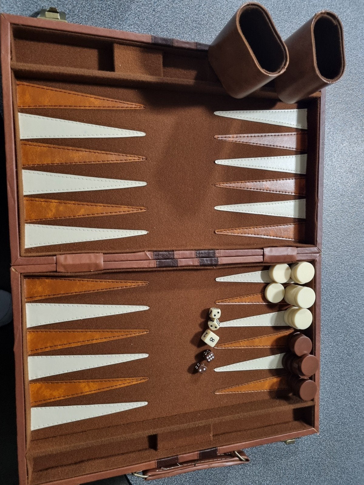 Houten Backgammon, Een of twee spelers, Ophalen of Verzenden, Zo goed als nieuw