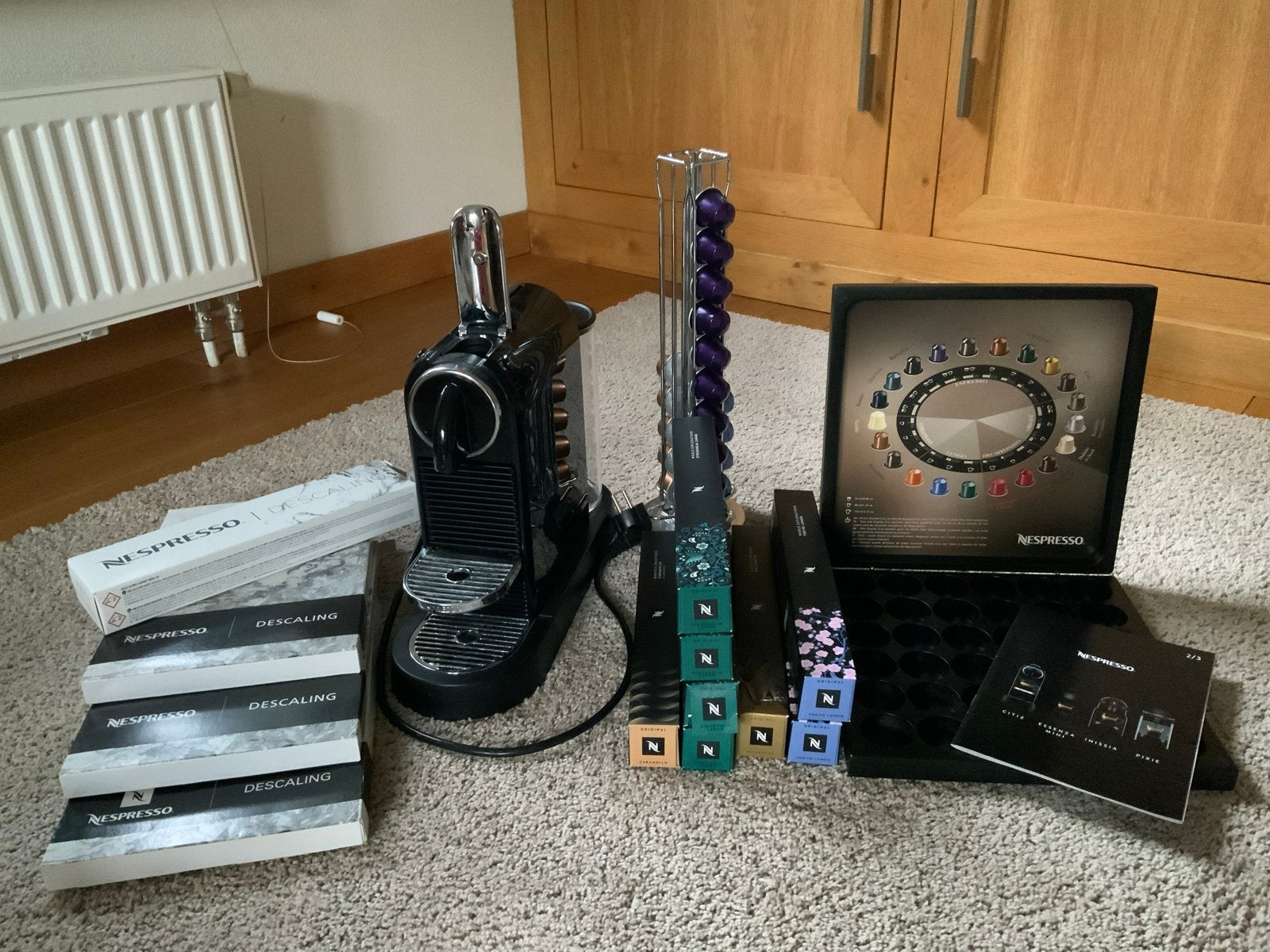 Nespresso Citiz (De'Longhi) Set + Capsules & Ontkalking, Witgoed en Apparatuur, Koffiezetapparaten, Ophalen, Koffiepads en cups