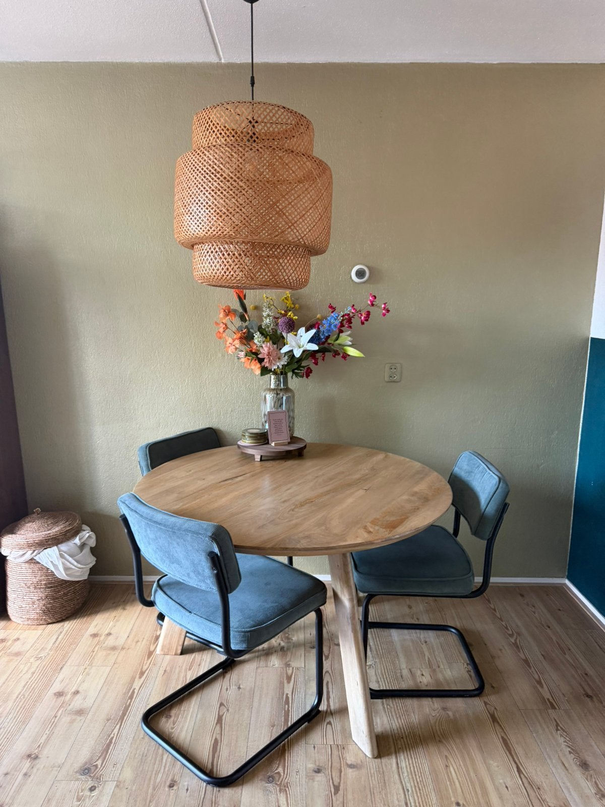Eettafel rumo rond 120 cm kwantum 2 jr oud met plek, Ophalen, Gebruikt, Rond, Vier personen