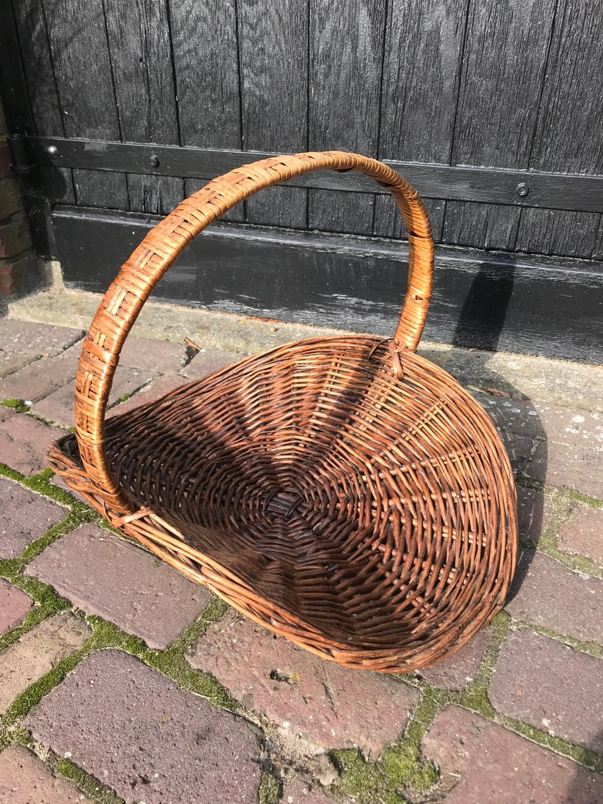 Vintage rieten lectuurmand, Ophalen