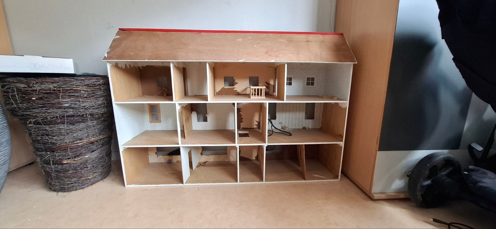 Groot houten poppenhuis - zelf in te richten, Ophalen, Gebruikt, Poppenhuis
