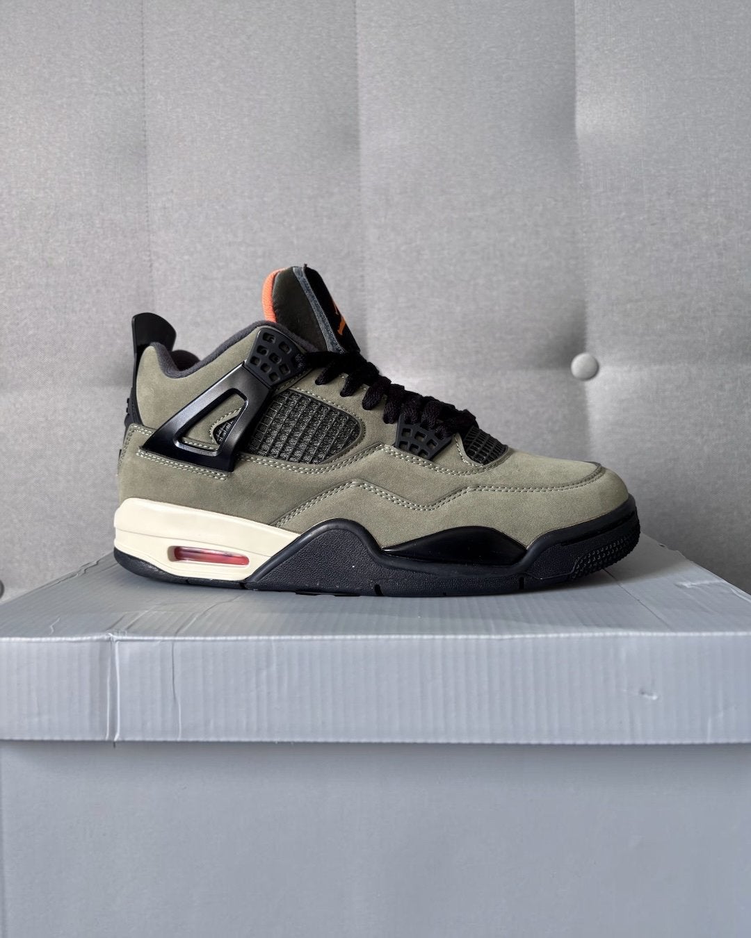 Undefeated x Air Jordan 4 Retro OG SP “Deep Green”, Overige kleuren, Nieuw, Ophalen of Verzenden, Sneakers of Gympen