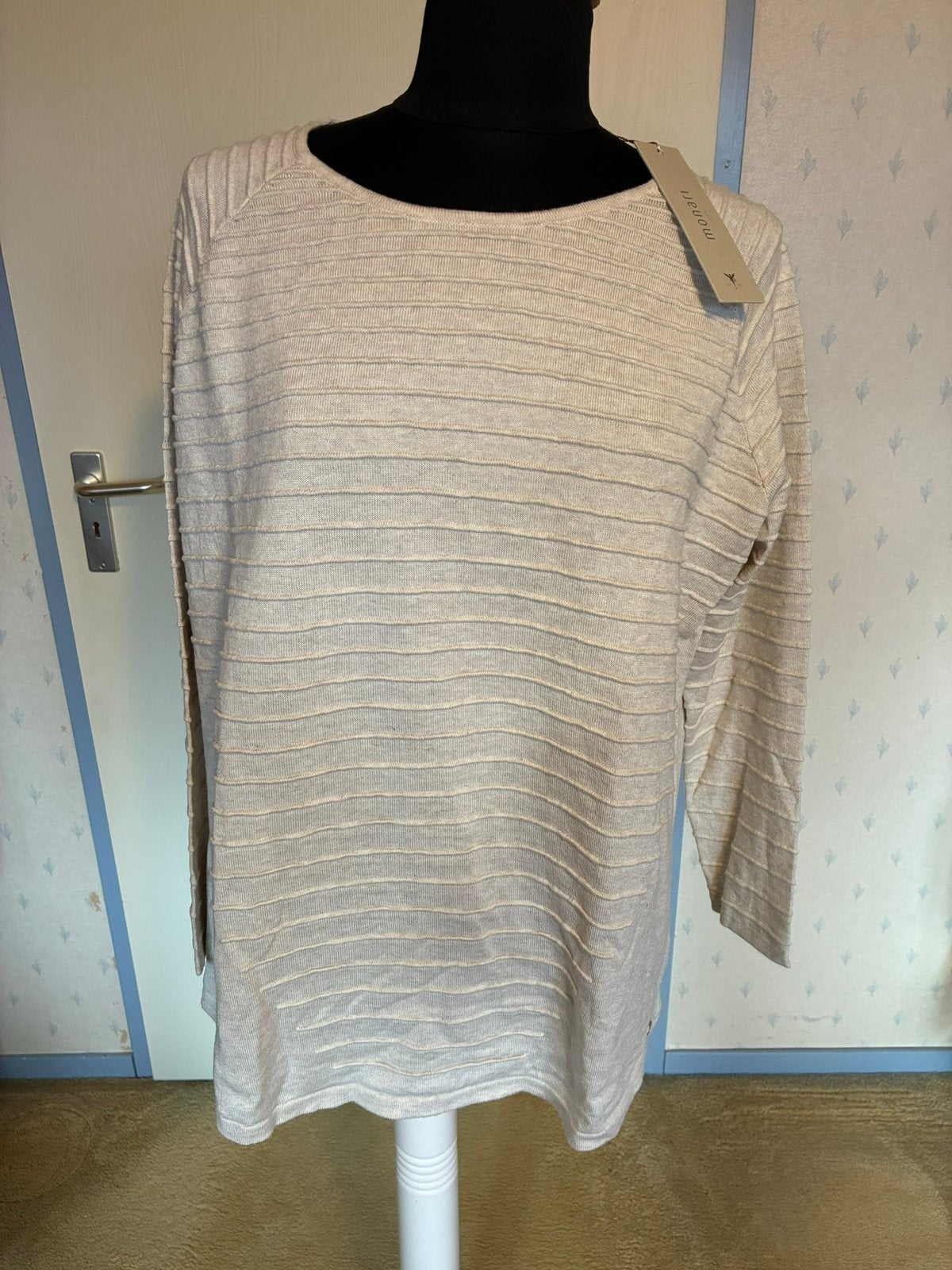 166 Nieuwe trui van Monari in maat 44 beige, Kleding | Dames, Verzenden, Nieuw, Maat 42/44 (L), Beige