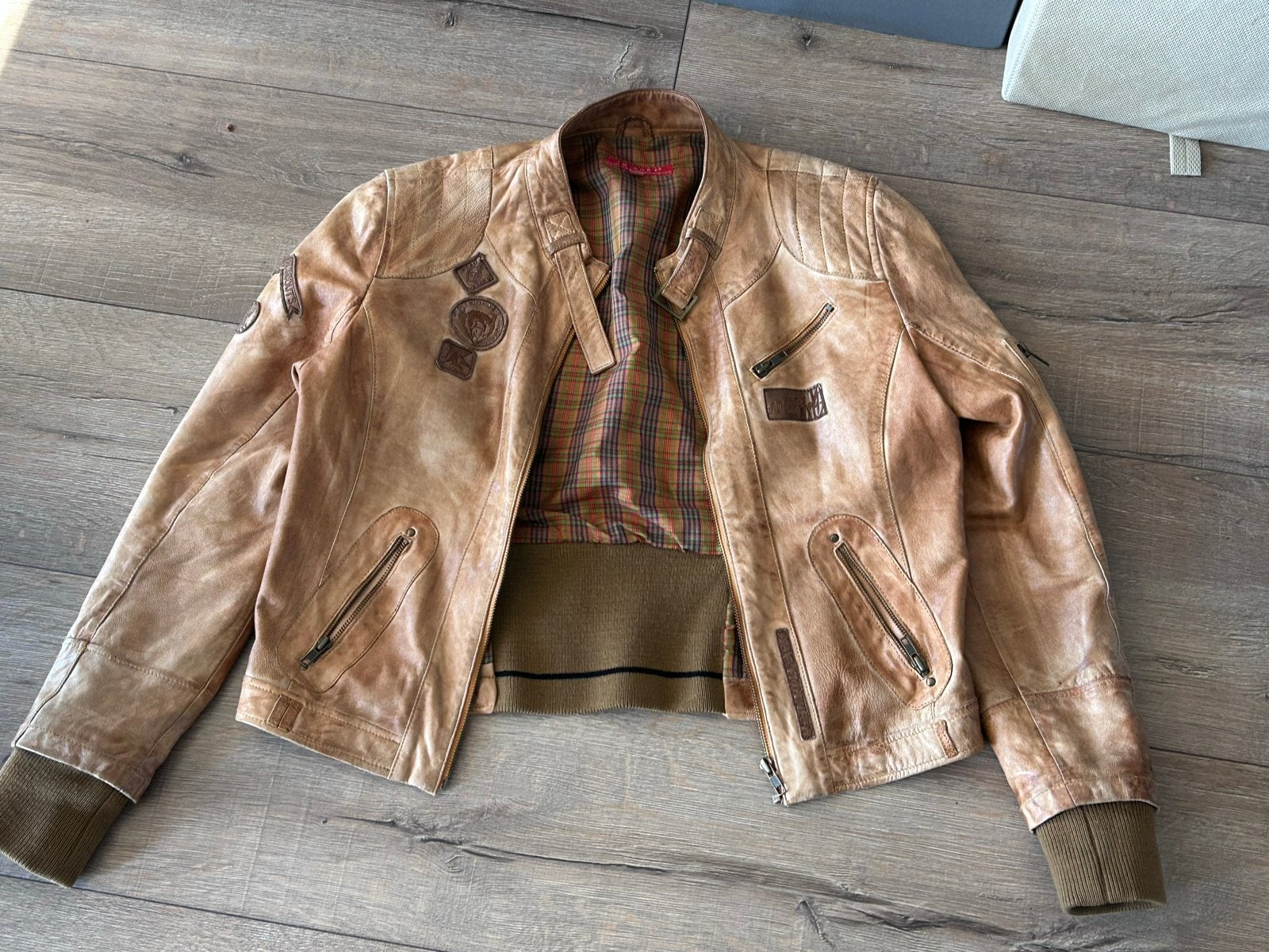 Stoere leren jas van 10 Feet met patches, Ophalen of Verzenden, Gedragen, Maat 38/40 (M), Bruin