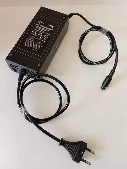 Oplader E - Step / Bike ( 42 V / 2 A ), Fietsen en Brommers, Steps, Ophalen of Verzenden, Nieuw, Elektrische step (E-scooter)