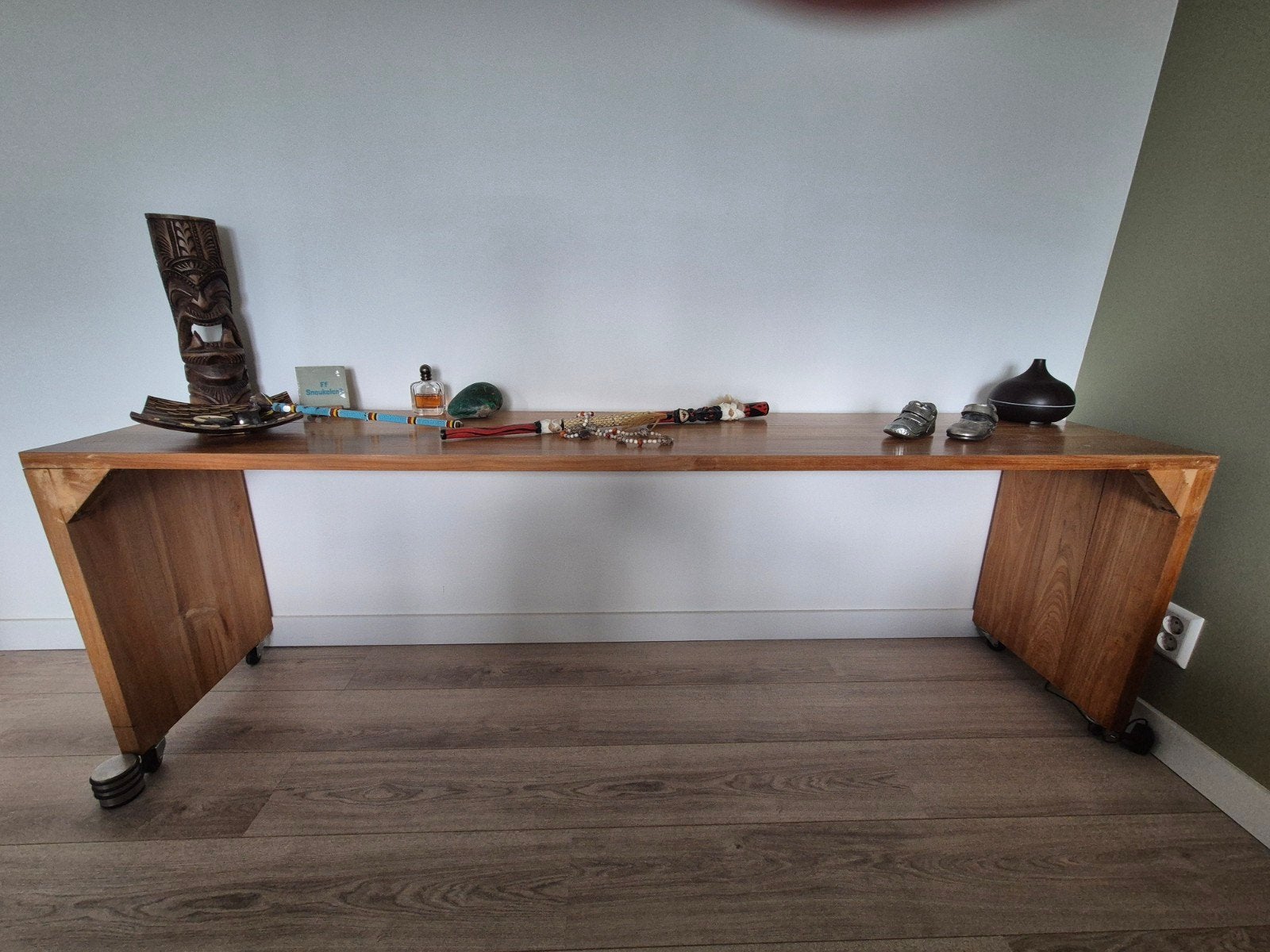 Goossens Meubelen Hardhouten Sidetable op Wieltjes, Ophalen of Verzenden