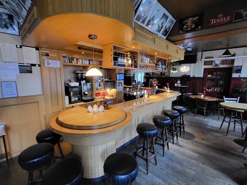 Eikenhouten bar met luifel, Ophalen, Gebruikt, Barinrichting