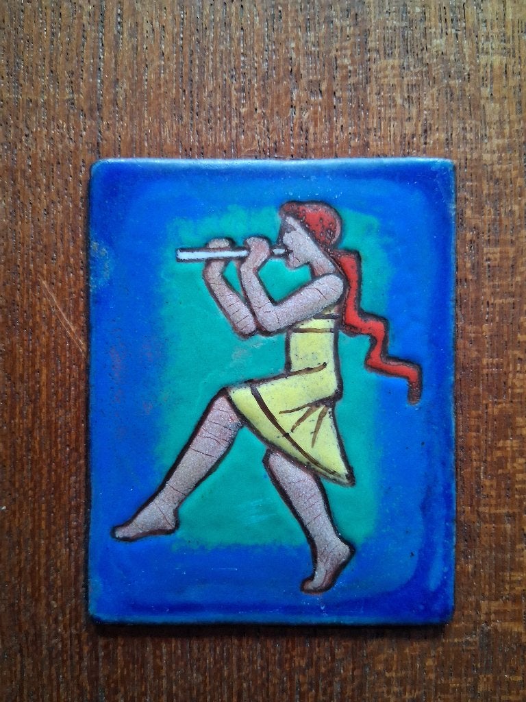 Vintage emaille schildje met fluitspelend meisje op plank, Ophalen of Verzenden