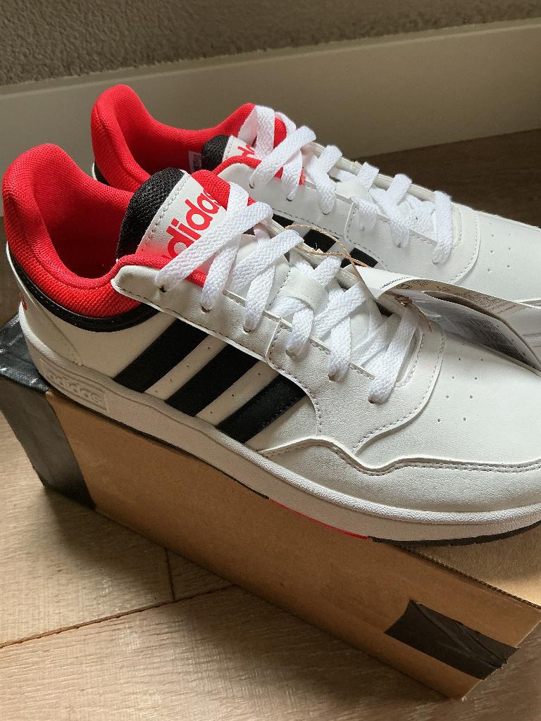 Nieuwe adidas gympen maat 39 1/3 wit oranje rood zwart, Kleding | Dames, Schoenen, Adidas, Wit, Nieuw, Ophalen of Verzenden
