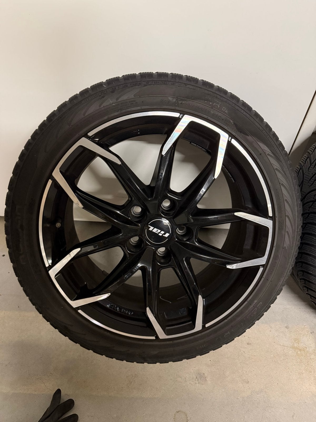4x RIAL Lucca 17” velgen met winterbanden – 225/45 R17, Auto-onderdelen, Ophalen, Gebruikt, Banden en Velgen, 17 inch