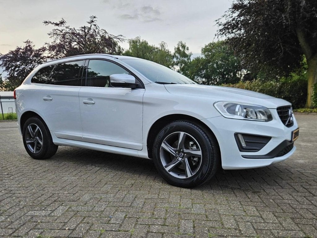 Volvo XC60 T5 R-Design | Panorama dak | Lederen bekleding, Zwart, 1969 cc, Wit, XC60