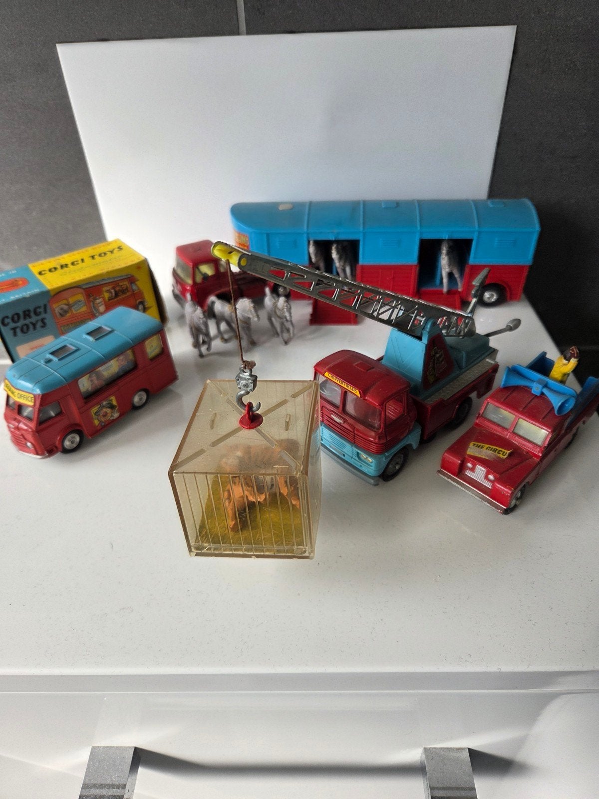 corgi toys chipperfields set, Hobby en Vrije tijd, Ophalen of Verzenden, Gebruikt, Overige typen, Corgi