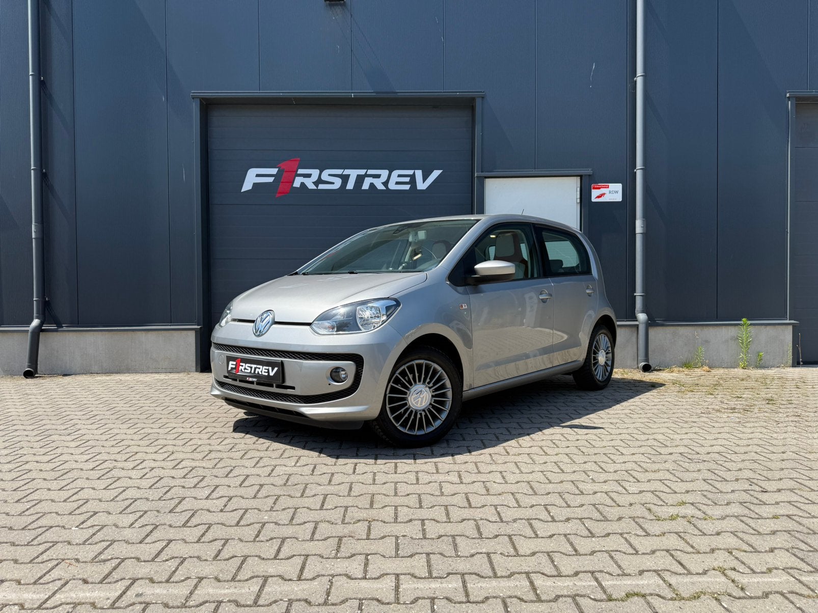 Volkswagen HIGH UP! VOL! Cruisecontrol/Parkeersensor/5DRS, Auto's, Volkswagen, Euro 5, 4 stoelen, Leder en Stof, Bedrijf