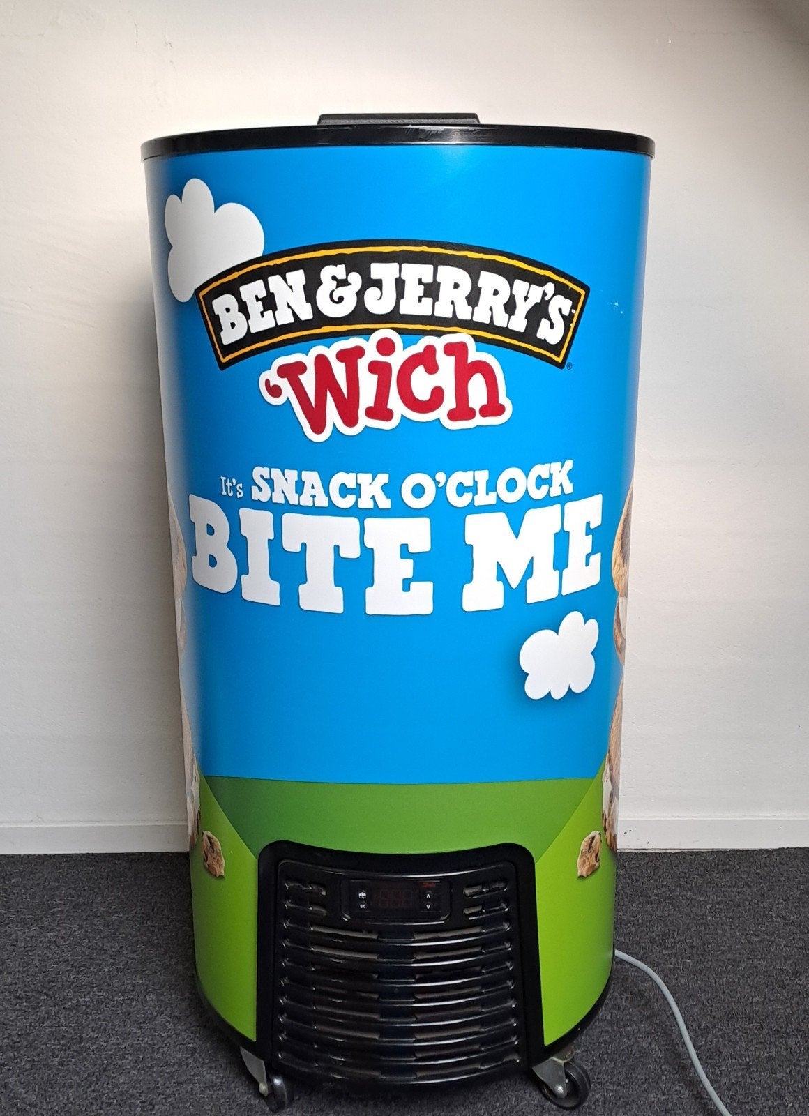 Ben & Jerry's Vriezer op wielen zeer goede staat !, Witgoed en Apparatuur, 75 tot 100 liter, Met aparte vriezer, Zo goed als nieuw