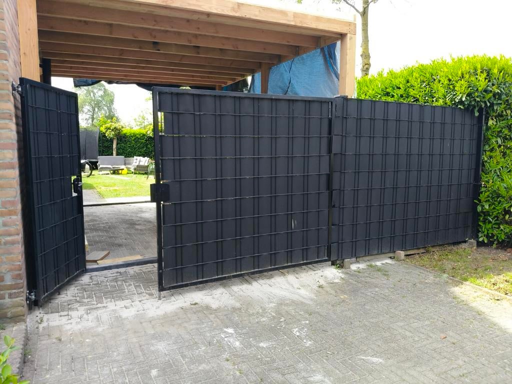 IJzeren hekwerk met poorten en vast stuk, Tuin en Terras, Met poort, Gebruikt, IJzer, Spijlenhekwerk