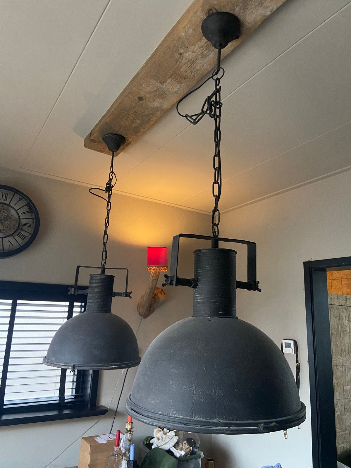 Industriële hanglampen op houten balk, Ophalen of Verzenden, Gebruikt, Hout, E27 (groot)