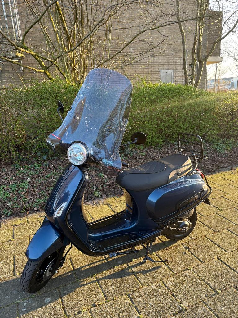 Marengo V line scooter 2022, Fietsen en Brommers, Gebruikt, Benzine, Ophalen, Overige merken