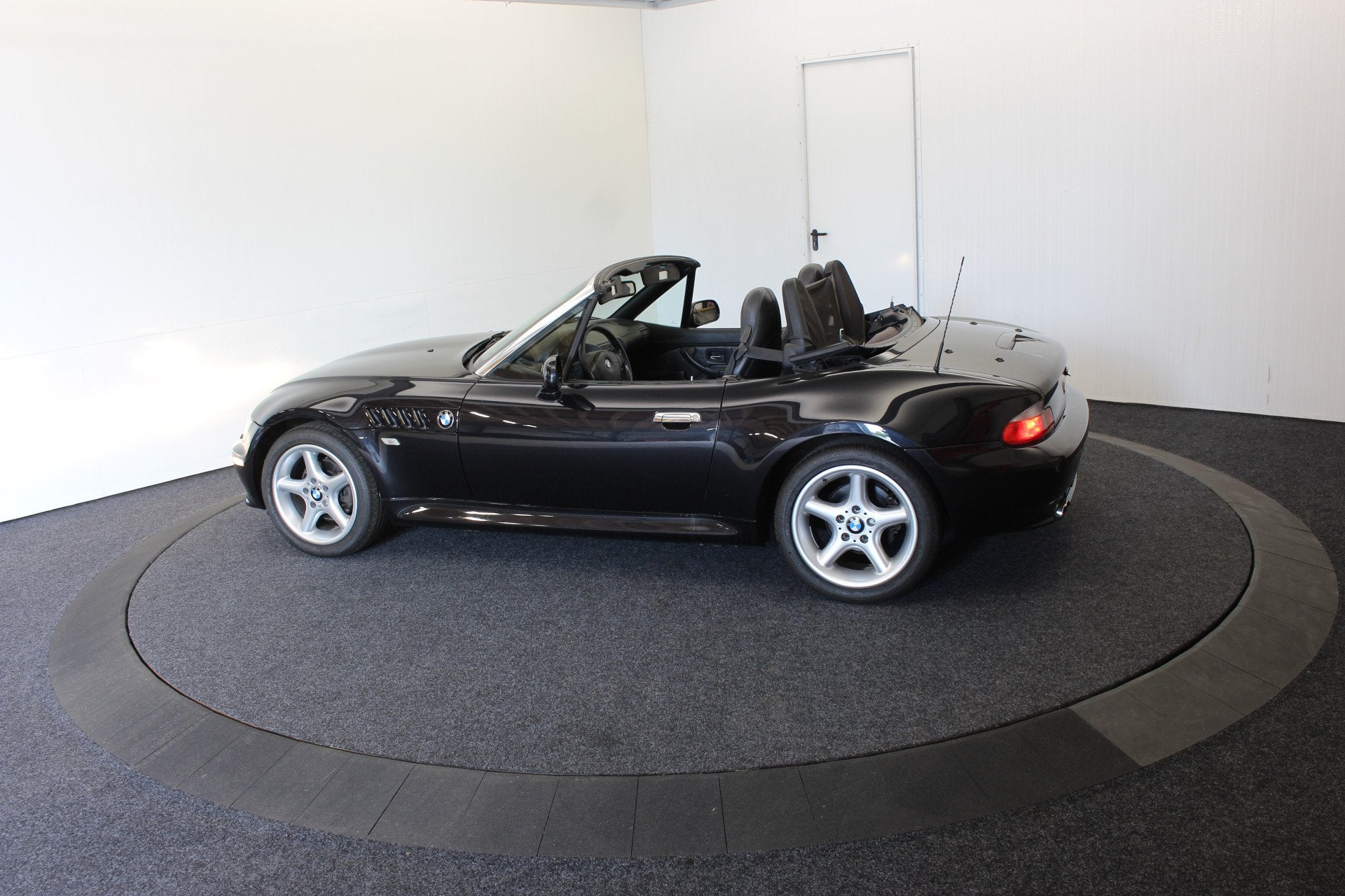 Foto 6 van BMW Z3 2.8 6 Cil.194PK Aut Widebody top conditie EL Kap Leer