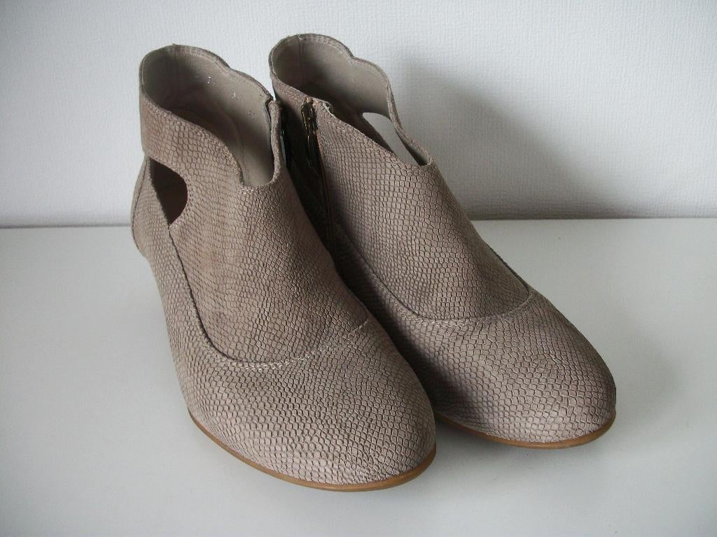 Lage Laarzen met Hak - Beige printje - 40 - Footnotes - zgan, Kleding | Dames, Schoenen, Schoenen met lage hakken, Beige, Ophalen of Verzenden