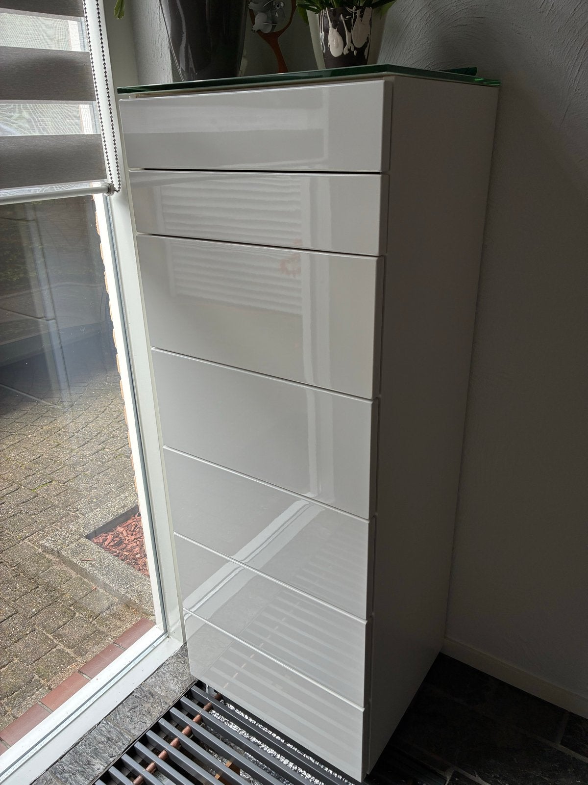 Ladekast ARMATA wit hoogglans met 7 laden en glazen top, Ophalen, Minder dan 50 cm, 5 laden of meer, 100 tot 150 cm