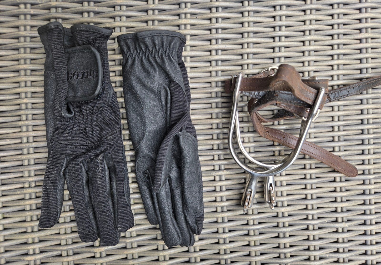 Paardrijhandschoenen, sporen en poetsgerei, Ophalen of Verzenden, Gebruikt