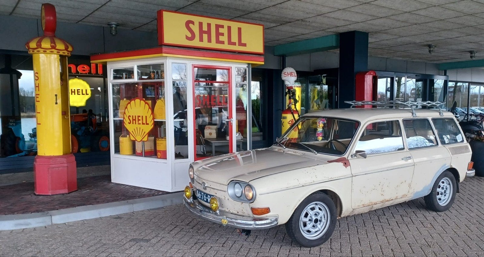 Volkswagen 411 1.7 Variant 1970 Beige, Auto's, Oldtimers, Beige, Origineel Nederlands, Stationwagon, Handgeschakeld