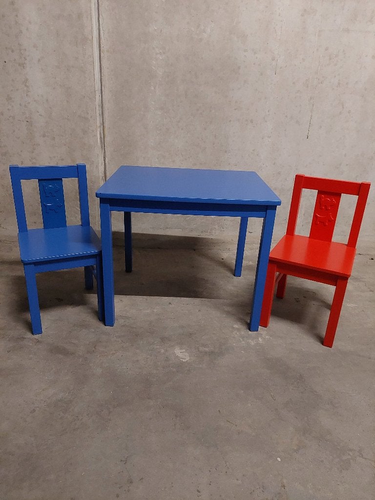 IKEA kindertafel met twee stoeltjes, Kinderen en Baby's, Kinderkamer | Tafels en Stoelen, Ophalen, Gebruikt, Tafel(s) en Stoel(en)