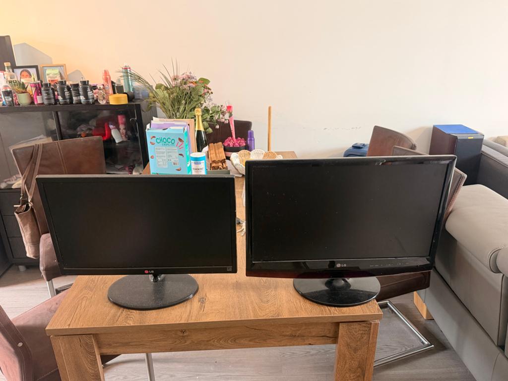 Twee LG monitoren (22 inch en 23 inch) - Ideaal voor thuiswe, Computers en Software, Monitoren, Ophalen, Kantelbaar, Full HD, 60 Hz of minder