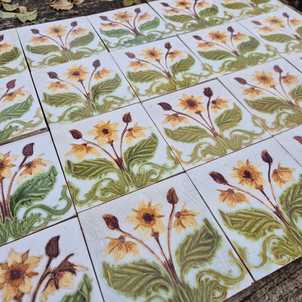 60 art nouveau cremewitte wandtegels met bloem in relief, Ophalen