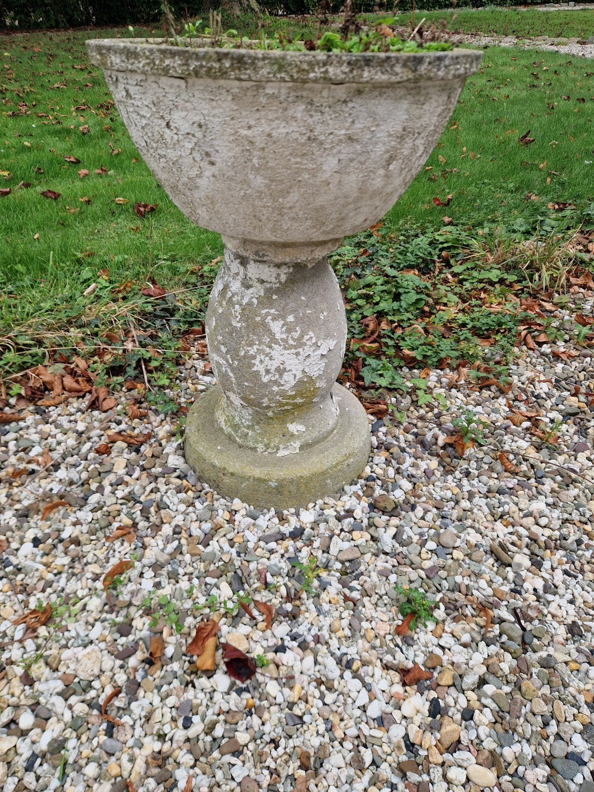 Vintage stenen bloempot op voet - Tuin decoratie, Ophalen, Gebruikt, Minder dan 60 cm, Rond