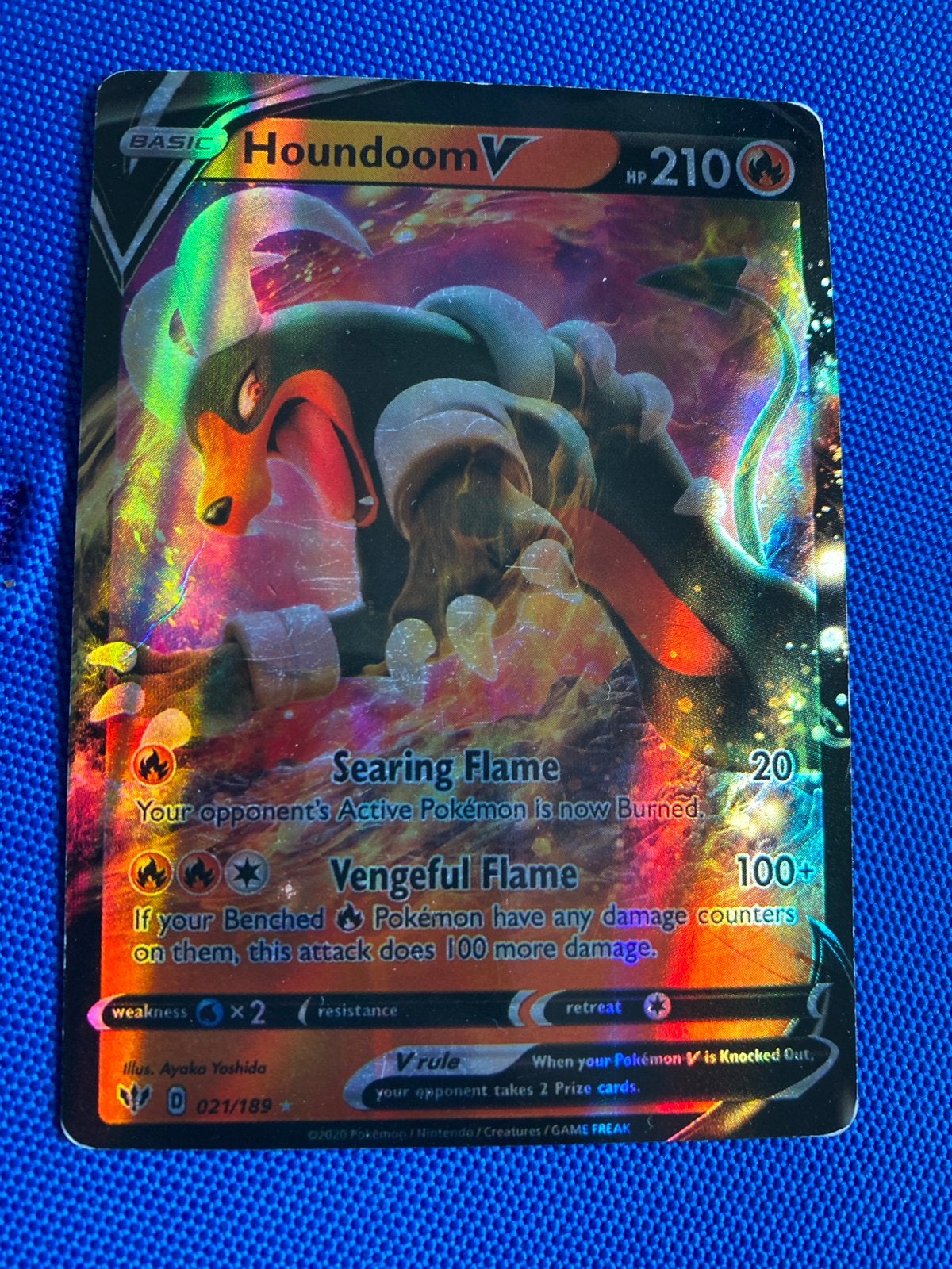 Pokémon Kaart: Houndoom V (Foil) - 021/189, Ophalen of Verzenden, Zo goed als nieuw, Losse kaart, Foil