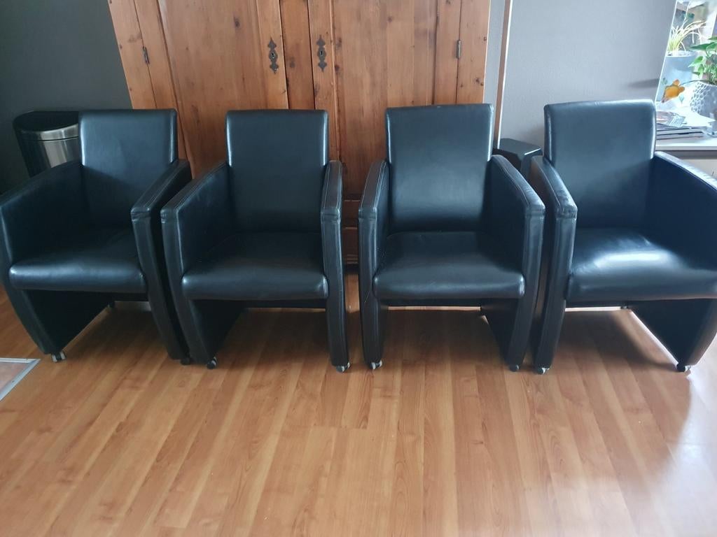 Enzo Luca zwart leren armstoelen op wieltjes, Huis en Inrichting, Stoelen, Ophalen, Gebruikt, Zwart, Leer