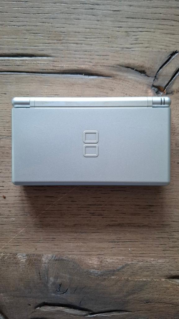 Nintendo DS Phat - Zilver met oplader en stylus, Spelcomputers en Games, Spelcomputers | Nintendo DS, Ophalen of Verzenden, Gebruikt