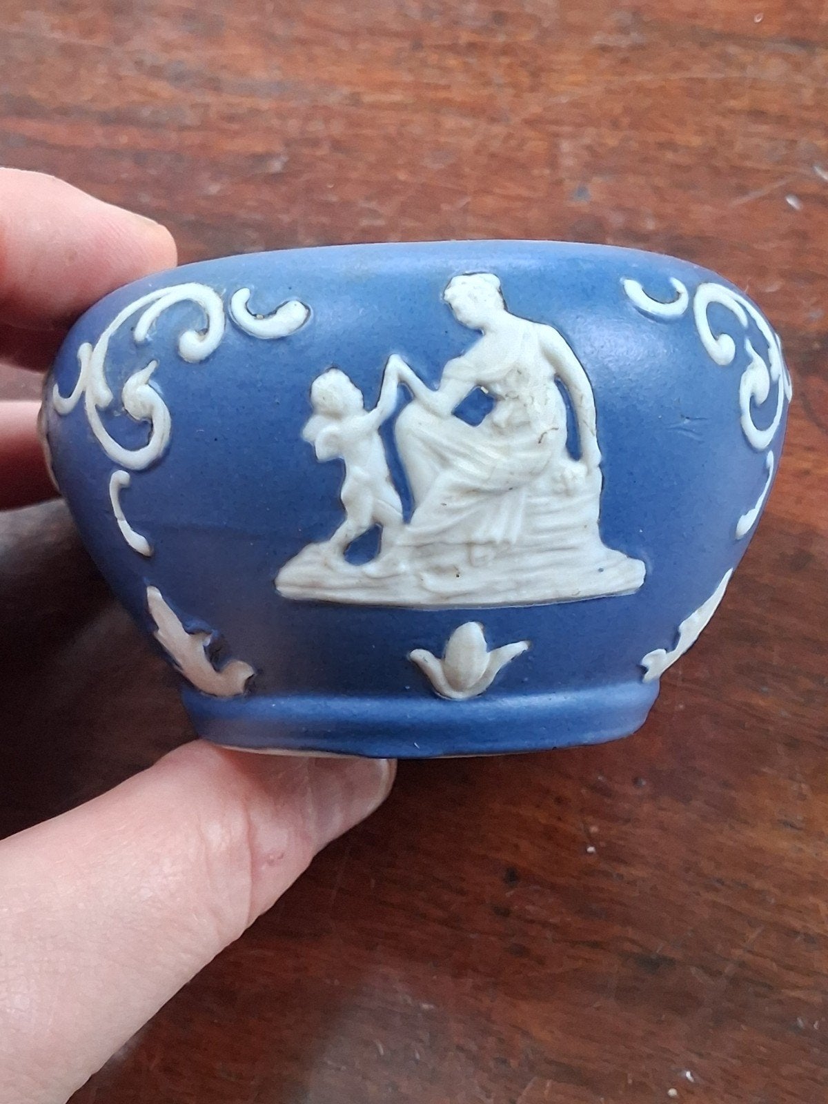 Imitatie Wedgwood potje, blauw met wit reliëf, Ophalen of Verzenden
