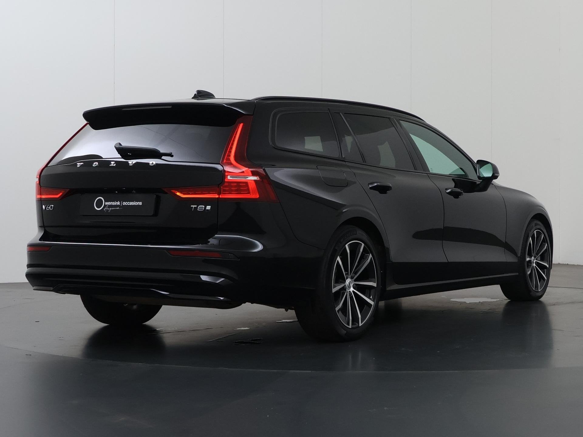 Volvo V60 2.0 T8 Plug-in hybrid AWD Plus Dark | SOH 96,2% |, Auto's, Automaat, Stof, Gebruikt, Euro 6
