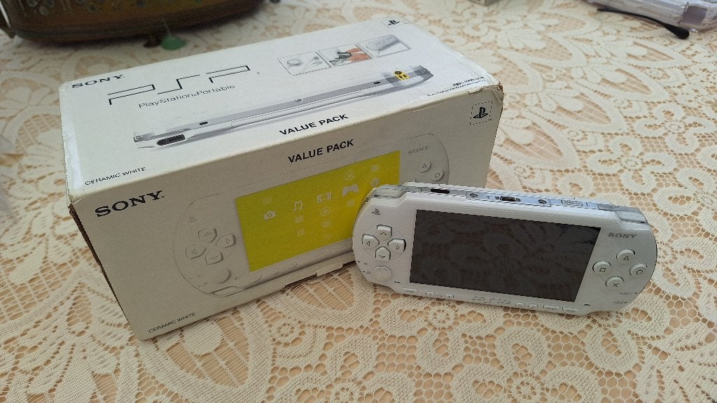 Sony PSP-1000-KCW White NIEUWSTAAT compleet in doos, Spelcomputers en Games, Spelcomputers | Sony PSP, Verzenden, Zo goed als nieuw