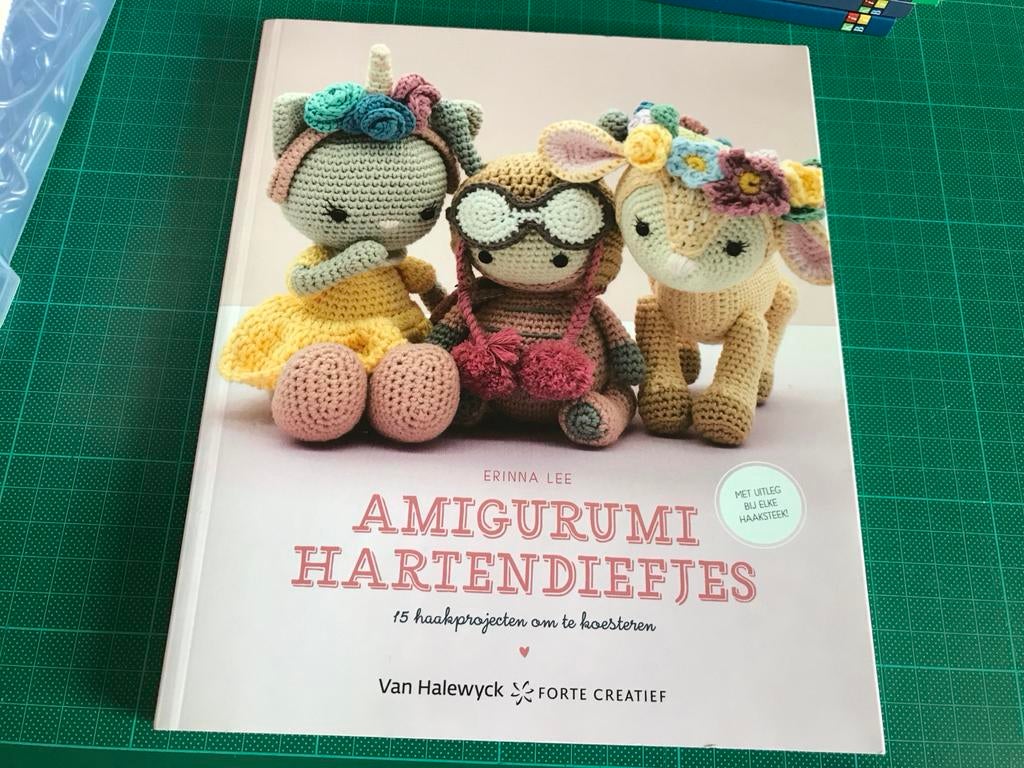 Amigurumi Hartendiefjes - 15 haakprojecten om te koesteren, Ophalen of Verzenden, Zo goed als nieuw, Breien en Haken