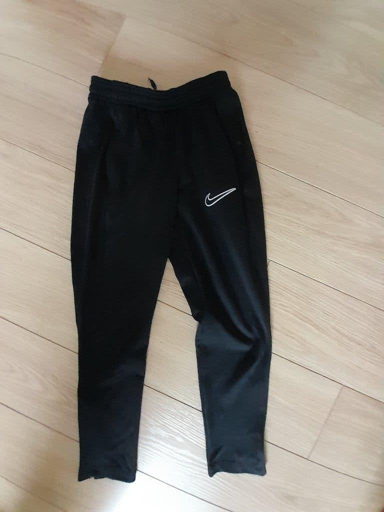 Nike Dri-FIT Trainingsbroek Zwart (128-137 cm), Kinderen en Baby's, Kinderkleding | Maat 140, Broek, Gebruikt, Jongen of Meisje