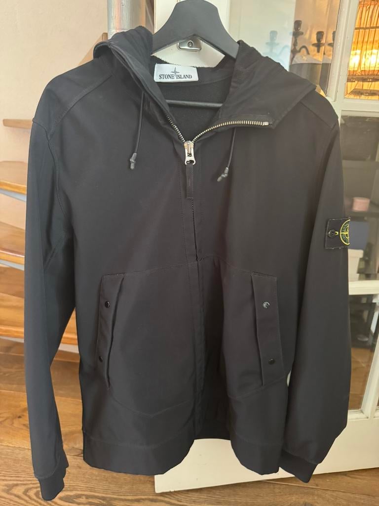 Stone island jas soft shell R zwart maat L, Kleding | Heren, Jassen | Zomer, Ophalen of Verzenden, Gedragen, Maat 52/54 (L), Zwart