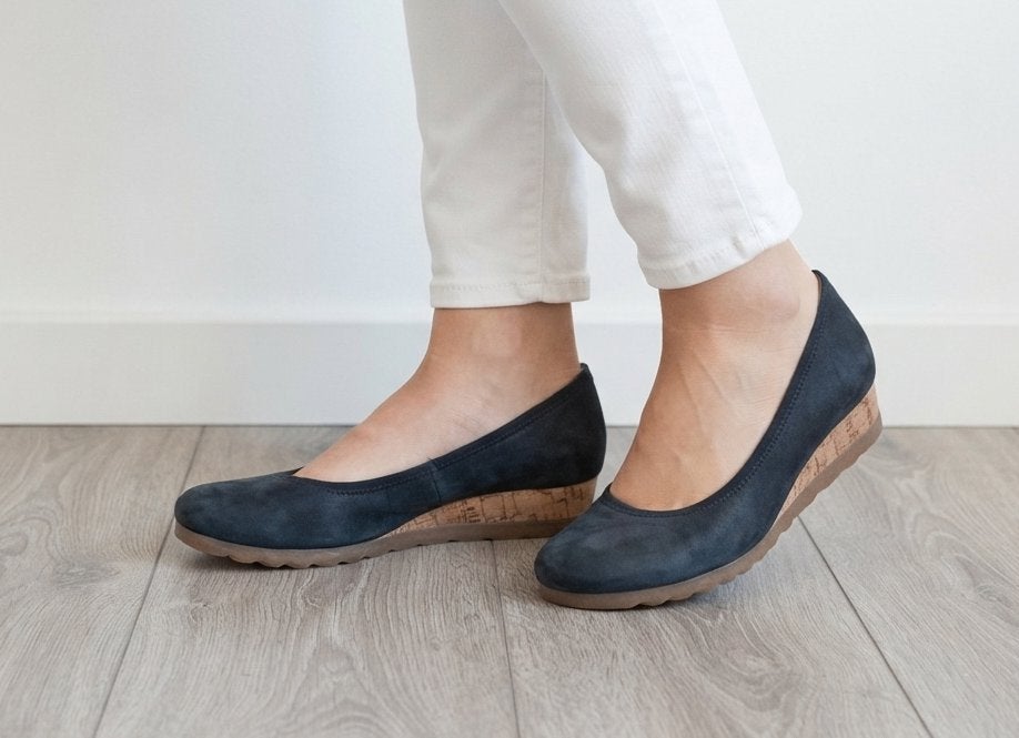 Gabor - prachtige suède pumps sleehak blauw - maat 39, Schoenen met lage hakken, Gabor, Zo goed als nieuw, Verzenden