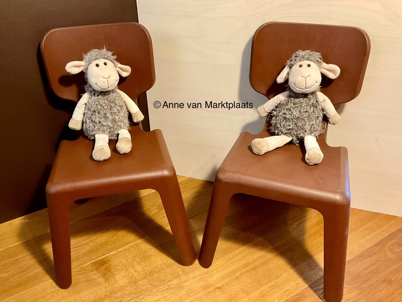 Twee stapelbare en oerdegelijke kinderstoelen Alma Magis, Ophalen of Verzenden, Zo goed als nieuw, Overige typen