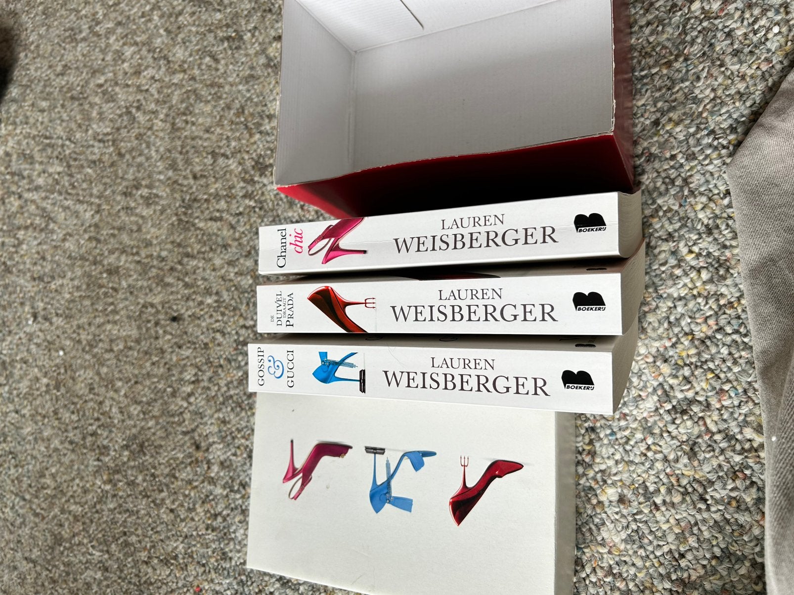 Lauren Weisberger – boekenbox met 3 – Prada, Gucci & Chanel, Boeken, Ophalen, Zo goed als nieuw