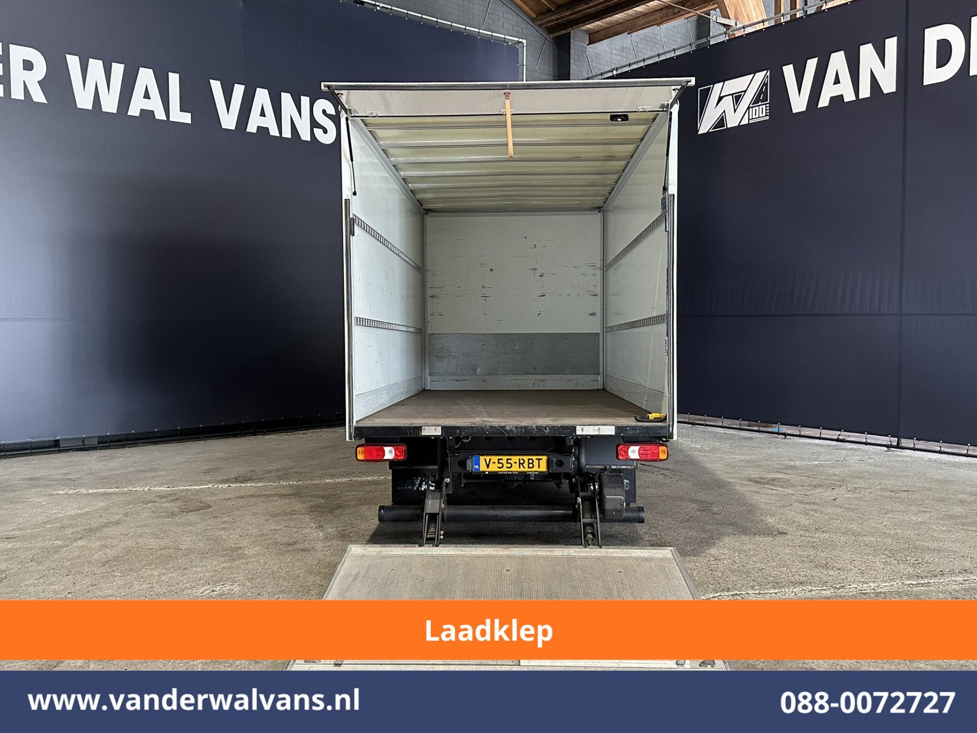 Iveco Daily 35C16H 157pk Bakwagen Laadklep Euro6 Dubbel Luch, Auto's, Dealer onderhouden, Gebruikt, Iveco, Wit