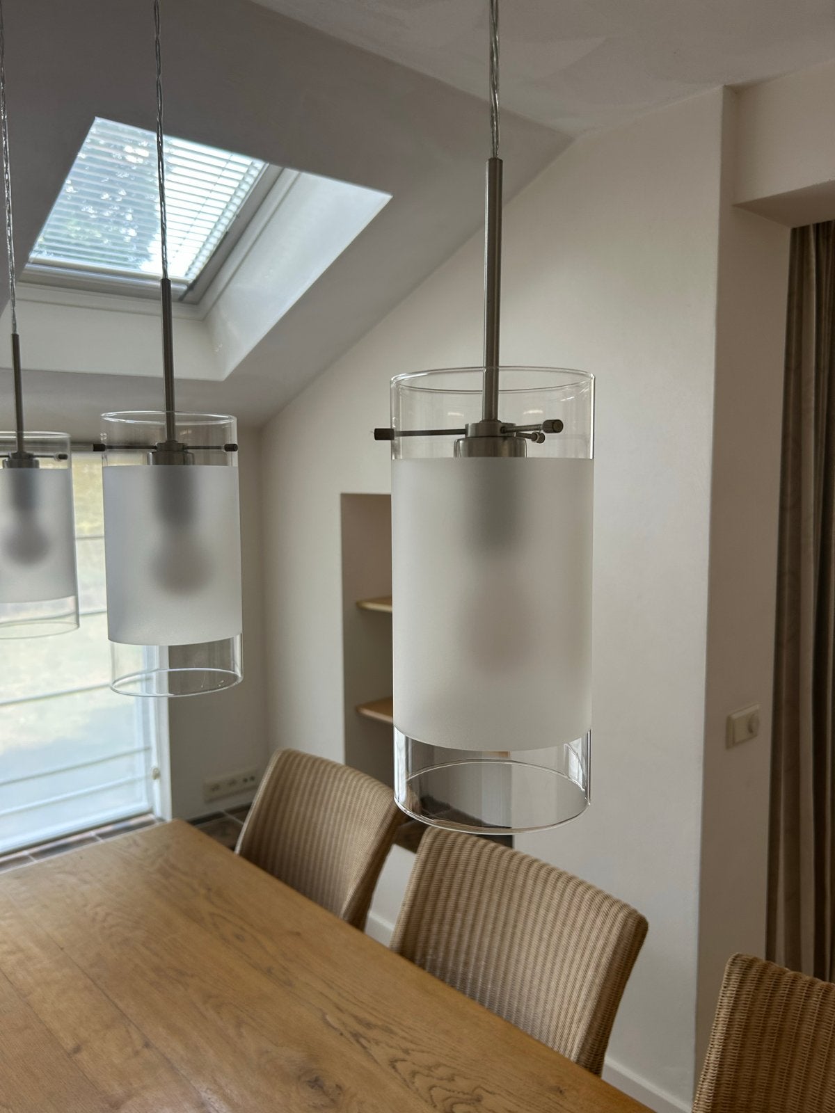 Moderne hanglamp met 3 glazen kappen, Huis en Inrichting, Lampen | Hanglampen, Ophalen, Gebruikt, Glas, E27 (groot)