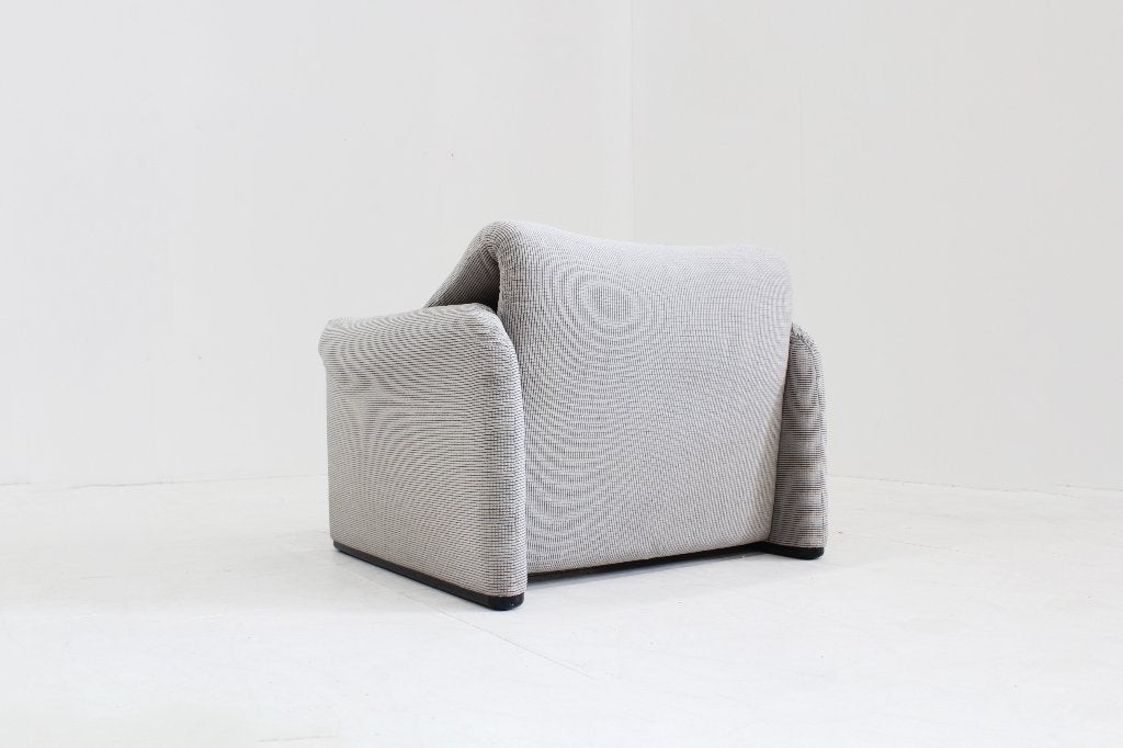 Vintage Cassina Maralunga fauteuil Vico Magistretti, Gebruikt, Eenpersoons, Design, 75 tot 100 cm